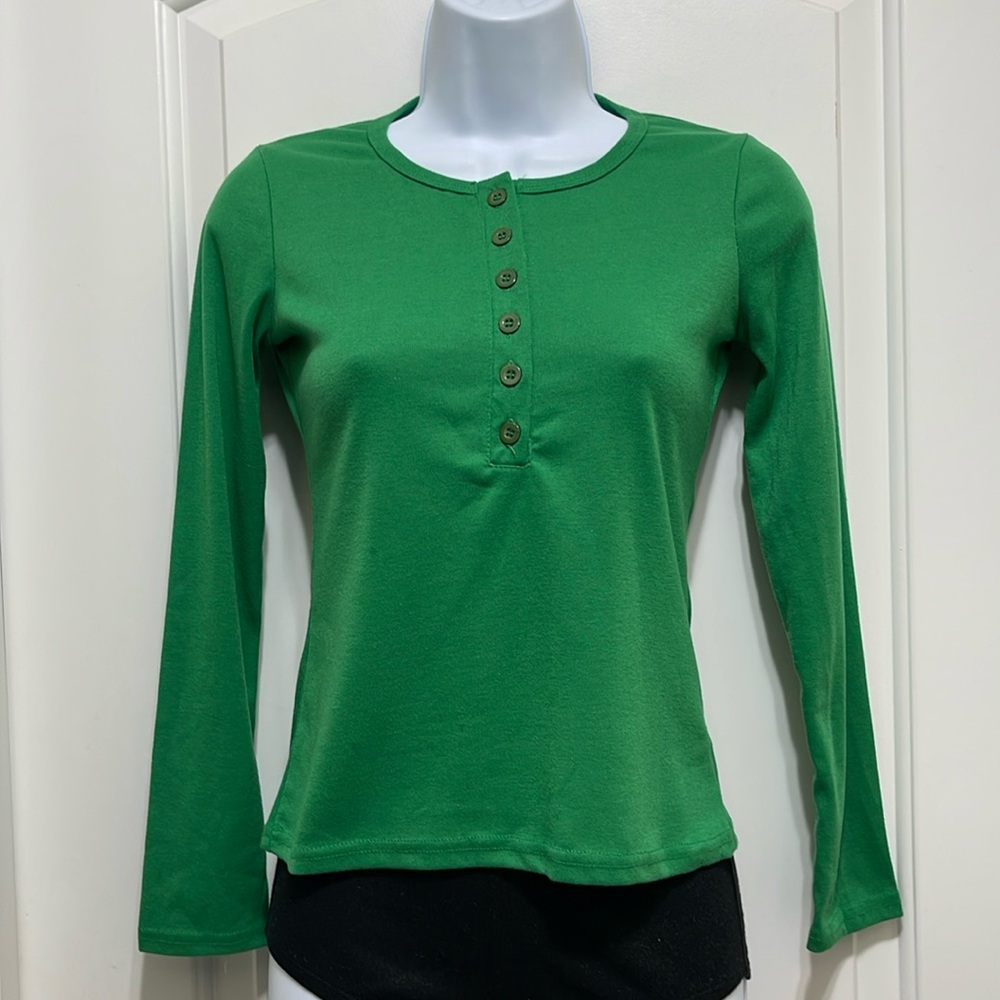 *5/$20* Junior's Green Long Sleeve Shirt